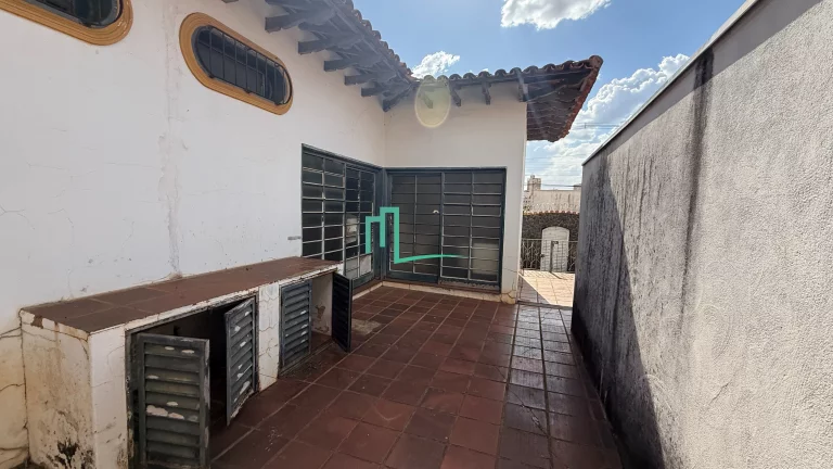 Imagem EXCELENTE IMÓVEL COMERCIAL/RESIDENCIAL DISPONIVEL Á VENDA NA VILA INDUSTRIAL EM LOCALIZAÇÃO PRIVILEGIADA DO BAIRRO COM 04 LOTES NO TOTAL.