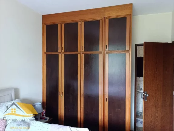 Imagem Vendo Apartamento no Centro com 3 Quartos Mais Dependência Completa e Garagem