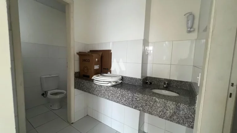 Imagem Sala Comercial para Locação com 1 Vaga e Segurança na Vila Mathias em Santos/SP