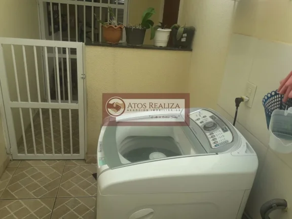 Imagem vendo OPORTUNIDADE no jardim Palmares na Região de campo grande, Sobrado de 3 dormitórios, 1 Suíte com Varanda, 3 Vagas com cobertura de vidros, por Apenas R$ 680 mil, valor de oportunidade.