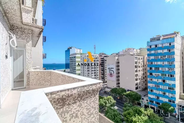 Imagem Av. Princesa Isabel, a duas quadras da praia.