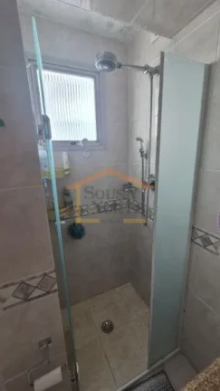 Imagem Apartamento mobiliado com 2 dormitórios, 2 banheiros e 1 vaga de garagem. Possui sala de estar e ja...