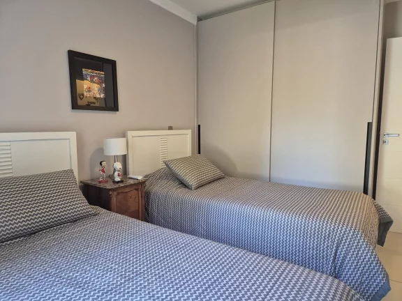 Imagem Casa térea à venda com 3 quartos, sendo 2 suítes, em Condomínio Flamboyant-B, Atibaia - SP