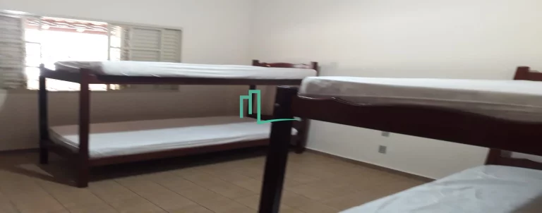 Imagem Venha passar o natal nesse paraíso em Rifaina. -Acomoda ate 40 pessoas em camas -Com 2 casas, a casa de baixo conta com 4 suítes, sendo 2 das suítes