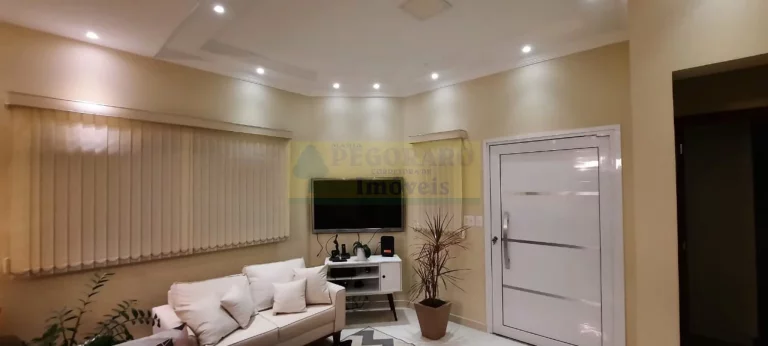 Imagem Luxo e Conforto: Casa de Alto Padrão à Venda no Jardim Britânia, Caraguatatub