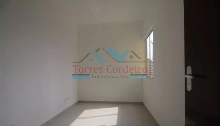 Imagem Sobrado com 3 dorm. (3 suítes) + 2 vagas - Jd. Monte Kemel