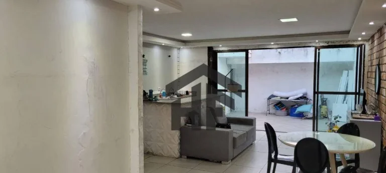 Imagem Casa de 5 quartos à venda, localizada na Encruzilhada - Recife/Pernambuco.