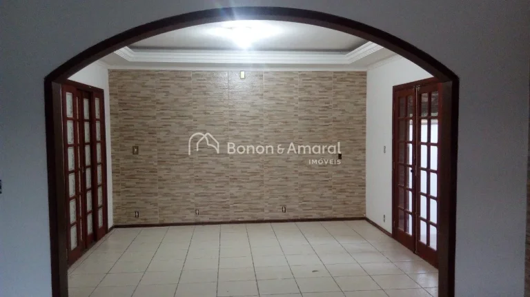 Imagem Excelente sobrado em condomínio tranquilo e arborizado, com 196 m² de construção em terreno ampl...