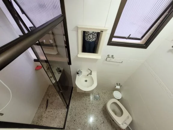Imagem PITANGUEIRAS - LOCAL NOBRE, APTO COM PISO EM EM GRANITO, EXCELENTE APTO REFORMADO E SUPER ESPAÇOSO, 120 M² ÚTEIS, 02 VAGAS DE GARAGEM, SERV. DE PRAIA
