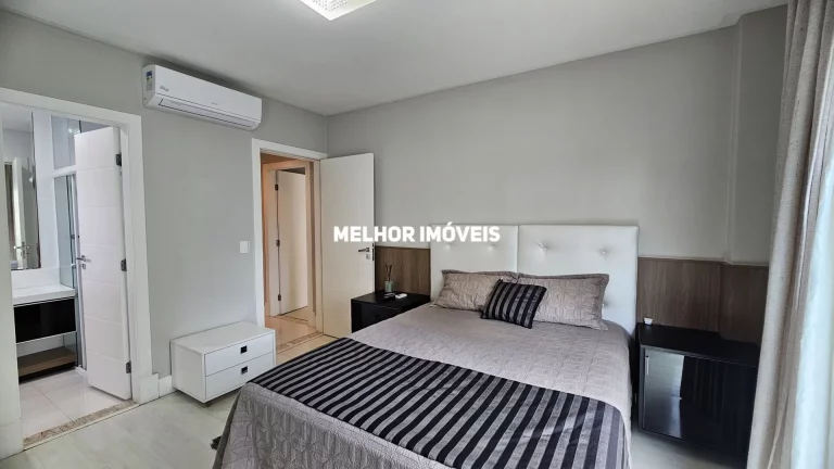 Imagem Apartamento à venda no Ed. Chateau de Versailles no Centro de Balneário Camboriú