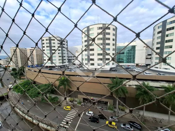 Imagem Vende Apartamento, Tijuca em frente ao Shopping 2 quartos, 64m2, sem vaga.
