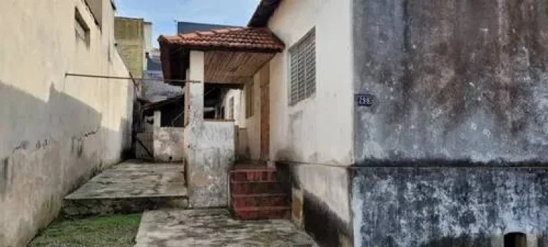 Imagem Terreno Ótima Localização Com Casa Velha 240 m² Para Derrubar