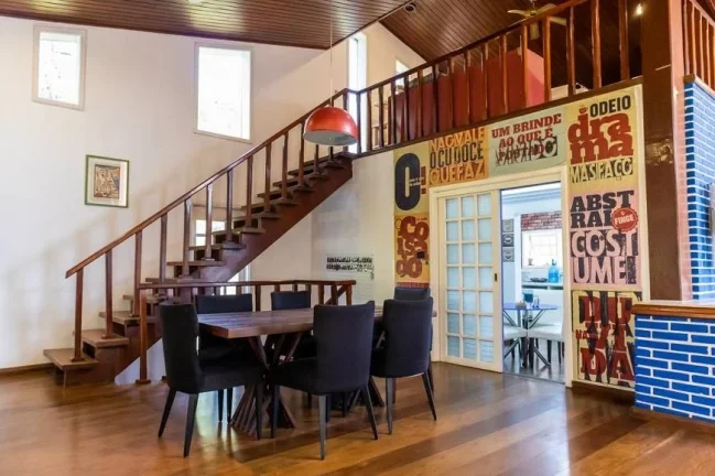 Imagem Incrível casa de alto padrão em um condomínio fechado com localização privilegiada na serra.