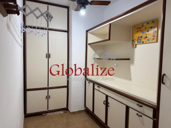 Imagem Apartamento 2 dormitórios para locação com dependência completa e vaga demarcada por R$ 3.800,00