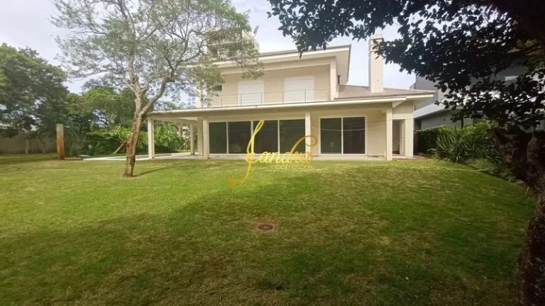 Imagem Linda sobrado com 04 suítes, piscina, piso aquecido,