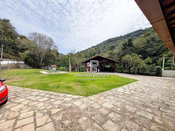 Imagem Casa com 4 dormitórios à venda, 490 m² por R$ 1.300.000,00 - Pessegueiros - Teresópolis/RJ
