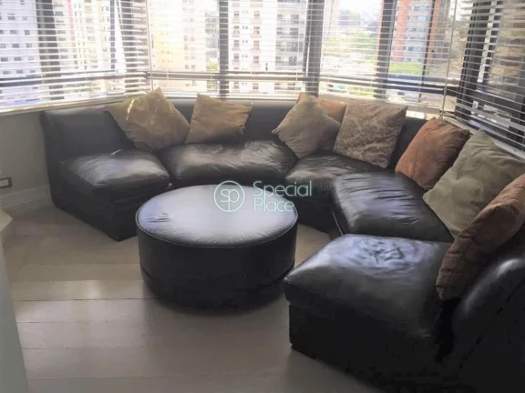Imagem Ótimo apartamento com 273m² em Moema em rua tranquila. Amplo living para três ambientes com terra...