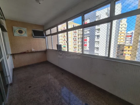 Imagem Venha descobrir o luxo e o conforto neste apartamento no Meireles! Com generosos 216 metros quadrado...
