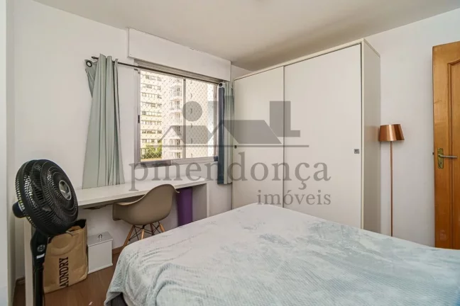 Imagem Este apartamento é ideal para quem busca um espaço amplo e confortável para morar. Com living par...