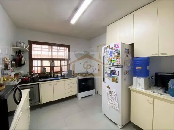 Imagem Chác Vale do Rio Cotia - TÉRREA, 3 suítes, lote plano, piscina e gourmet!