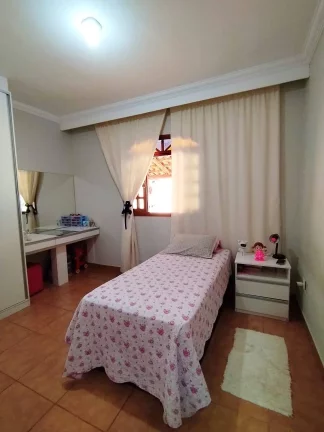 Imagem Casa em condomínio, piscina, área gourmet, pomar, varanda