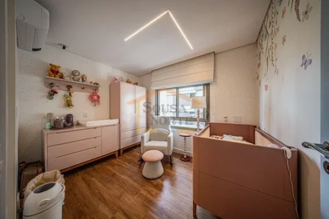 Imagem Apartamento com 109m², 2 dormitórios, sendo 2 suites, 3 banheiros no total e 2 vagas de garagem. P...