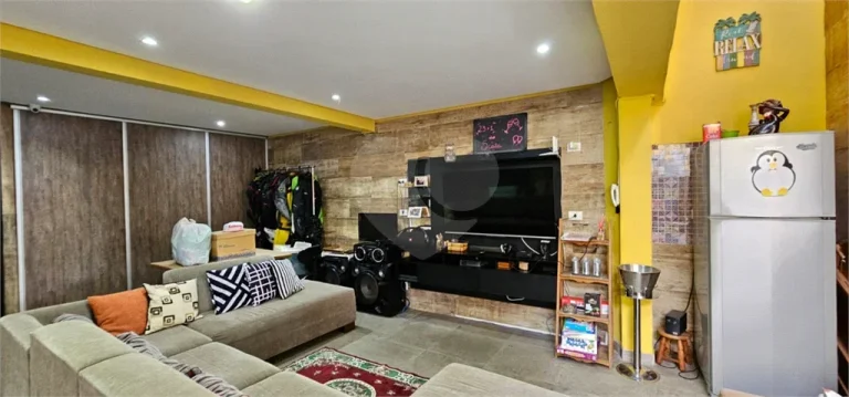 Imagem Casa para alugar com 5 quartos, sendo 2 suítes, em Alto da Lapa, São Paulo - SP