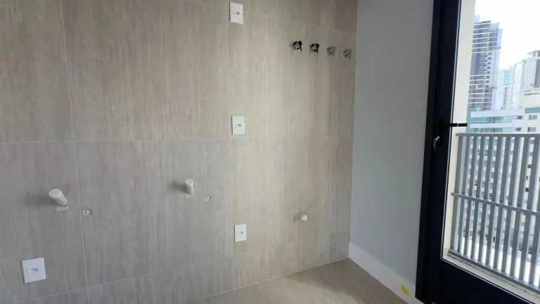 Imagem Apartamento de 3 suítes e 2 vagas de garagem no centro de Balneário Camboriú/SC