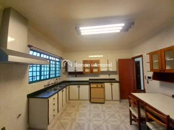 Imagem Este imóvel térreo é ideal para quem busca conforto e sofisticação. Com quatro suítes, todas e...