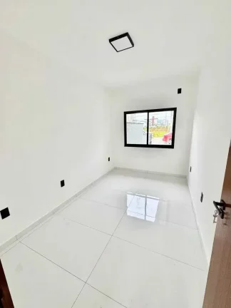 Imagem Casa geminada com 2 dormitórios e garagem para 2 carros em Palhoça/SC