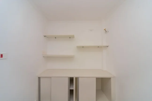 Imagem Apartamento 125M², 3Q, 2 Banheiros, 1 Vaga, Sacada, Armários.