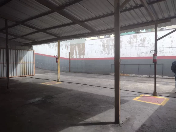 Imagem CASA COM ESPAÇO COBERTO IDEAL PARA OFICINA MECÂNICA