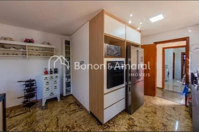 Imagem Casa excelente, com 6 quartos, todos são suítes, 8 banheiros, com elevador, 5 pontos de ar condici...