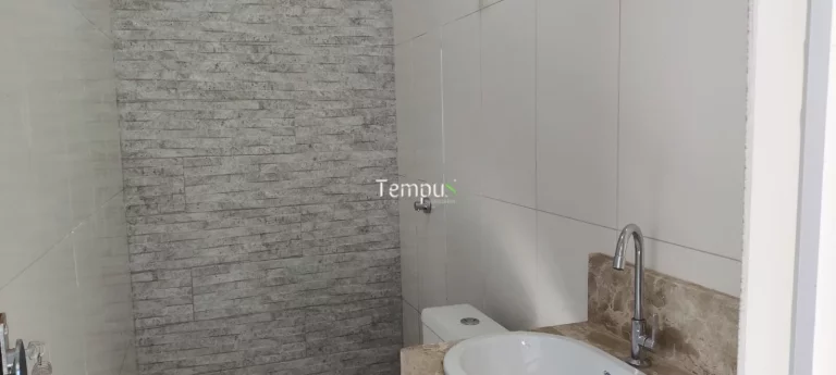 Imagem Casa Nova, com 3 Suítes, área gourmet com Churrasqueira, em Jardim Atlântico, Goiânia/GO