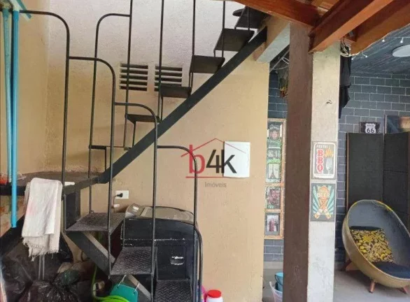 Imagem Casa no Campo Belo - SP com 3 dormitórios sendo 1 suíte.