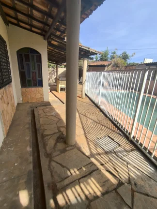 Imagem Aluga Casa De 4/4 Sendo 1 Suite No Parque Acalanto