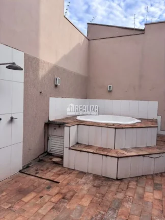 Imagem Sobrado de Alto Padrão à Venda com 4 Suítes, Closet e Área Gourmet no bairro Santa Maria - Uberaba/MG