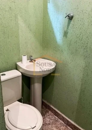 Imagem Sobrado amplo com 2 dormitórios com armários, 2 banheiros, sala com ar-condicionado, cozinha grand...