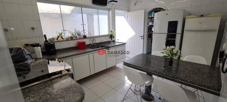 Imagem Casa para locação 3 Quartos, 3 Suítes, 6 Vagas, 326 m², Campestre, Santo André - SP