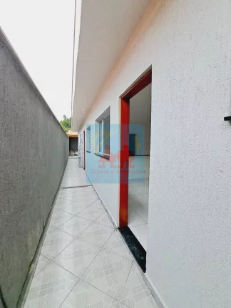 Imagem CASA EM ITANHAÉM - BAIRRO RESIDENCIAL - 2 DORMITÓRIOS (1 SUÍTE) - 2 VAGAS DE GARAGEM
