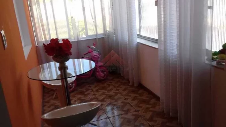 Imagem partamento de 3 quartos, que inclui uma vaga de estacionamento dentro do condomínio,proximo a subida e descida da ponte Rio Niterói, com 02 lances esc