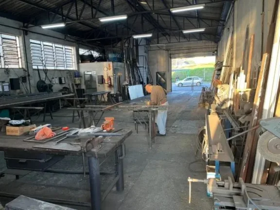 Imagem Oportuidade única: Galpão Comercial à Venda em Sorocaba-SP, Jardim Simus! 1 sala, 1 banheiro, 341m² de área!