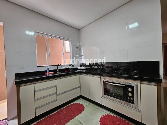 Imagem Casa à venda no Jardim São Paulo 2 – 2 quartos, cozinha planejada, área gourmet com churrasqueira e garagem coberta. Conforto e praticidade em Londrina!