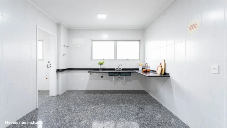 Imagem Apartamento 139M² Reformado, 4Q, 1 Suíte, 2 Banheiros, 2 Vagas, Varanda, Lavabo, Piscina, Salão de Festas e Jogos, Quadra, Portaria 24h, Sol da Manhã.