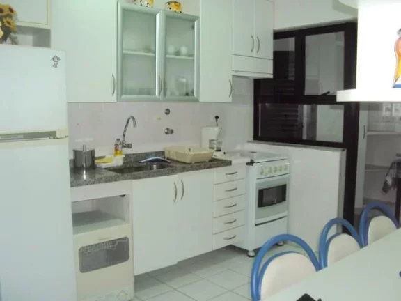 Imagem Local Nobre, Morro do Maluf, Prédio Novo, Lazer, 2 Garagens, Excelente Apartamento,50 Metros da Praia da Enseada ou Pitangueiras.