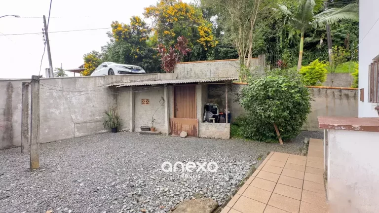 Imagem Linda Casa de 3 Dormitórios em Localização Privilegiada!