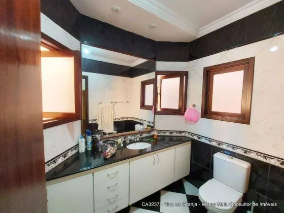 Imagem Casa à Venda com 3 quartos, 494 m² por R$ 1.470.000 Granja Viana