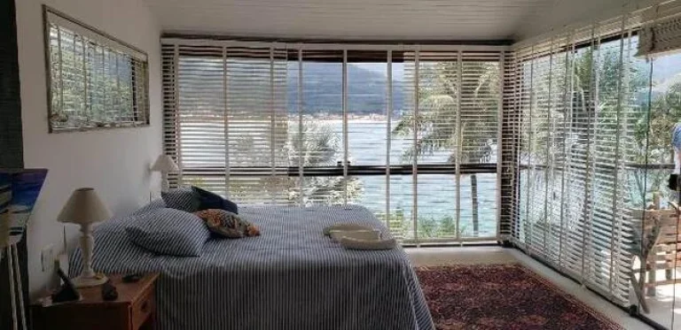 Imagem Área de Terras 113.554m² e BENFEITORIAS, na Praia de Caetés, Angra dos Reis - RJ Projeto do arquiteto Vicente Giffoni, para construção de Empreendimento com pousada (12 suítes) e Bangalôs (30 unidades).LANCE R$ 30.000.000,00