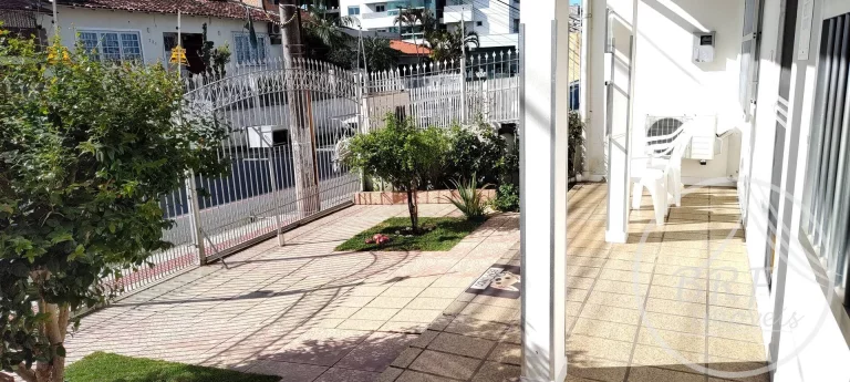 Imagem Vendo Casa Plana em Barreiros São José SC três dormitórios suíte, piscina.