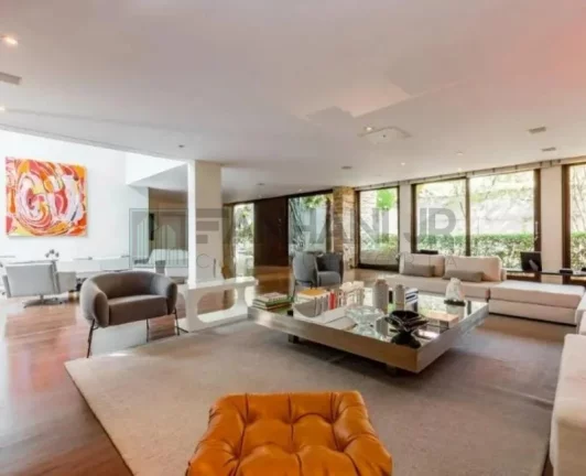 Imagem Casa deslumbrante à venda em São Paulo-SP, Jardim Europa: 4 quartos, 4 suítes, 5 salas, 6 banheiros, 6 vagas, 859m². Venha conferir!